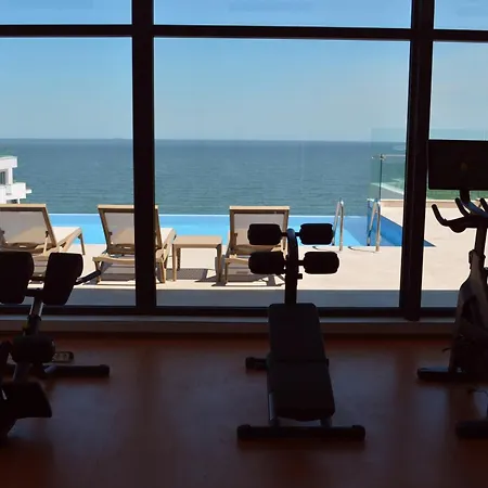 Celine - Infinity Pool & *