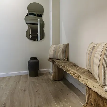 Celine - Infinity Pool & *