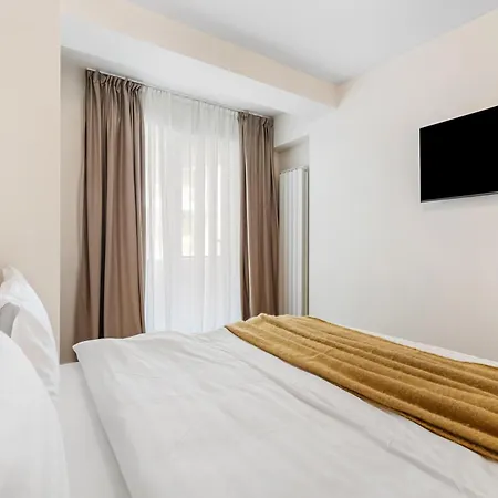 Celine - Infinity Pool & Lejlighed Năvodari