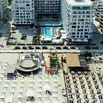 Celine In Infinity Pool & Apartament Năvodari