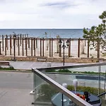 Celine In Infinity Pool & Διαμέρισμα