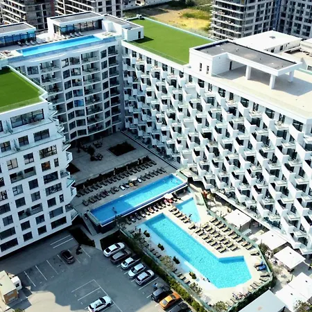 Celine - Infinity Pool & Navodari