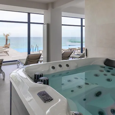 Celine In Infinity Pool & Appartement Năvodari