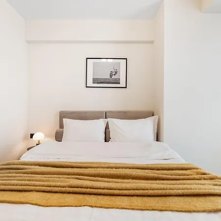 Celine - Infinity Pool & * 那沃达利