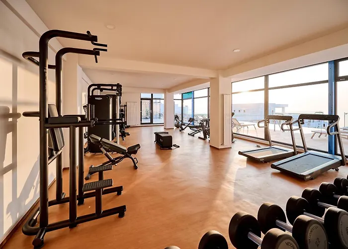 Celine - Infinity Pool & アパート