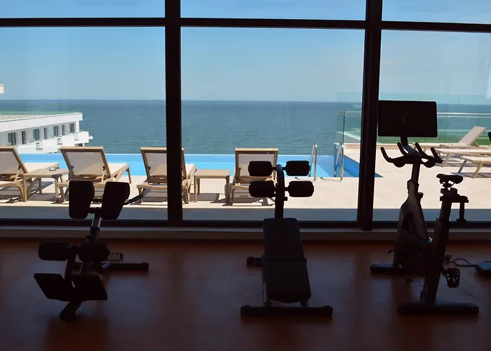 Celine - Infinity Pool & *