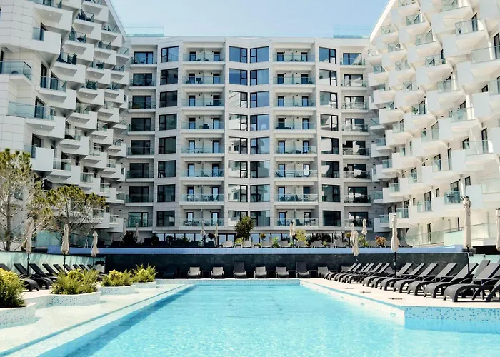 Celine - Infinity Pool &