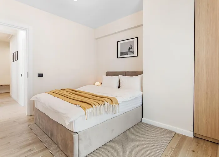 Celine - Infinity Pool & شقة Năvodari