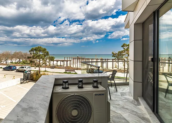 Celine - Infinity Pool &