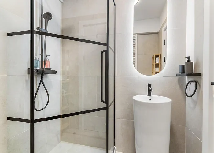 Celine - Infinity Pool & *