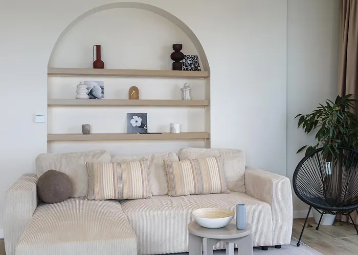 Celine - Infinity Pool & アパート *