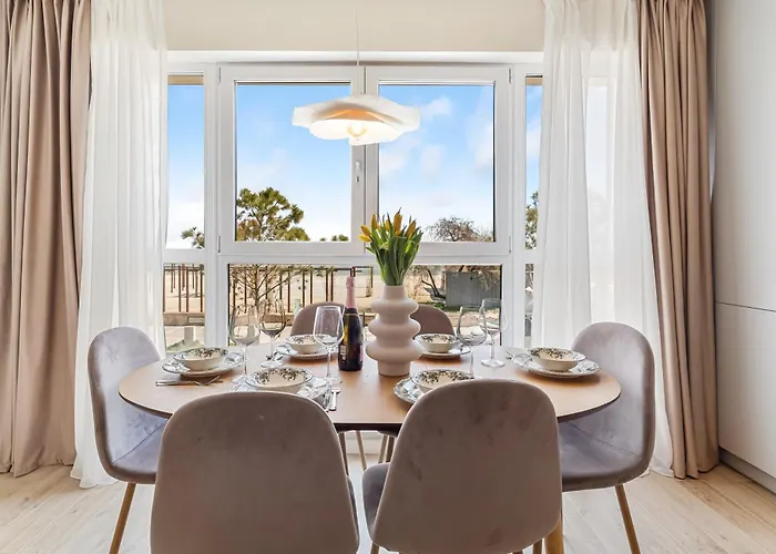 Celine - Infinity Pool & Năvodari