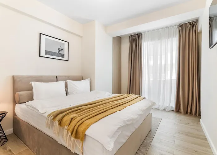 Celine - Infinity Pool &