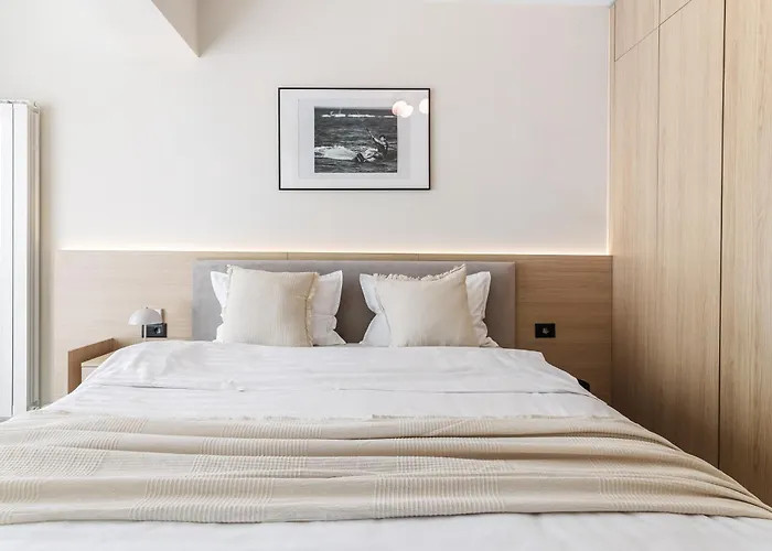 Celine - Infinity Pool & *