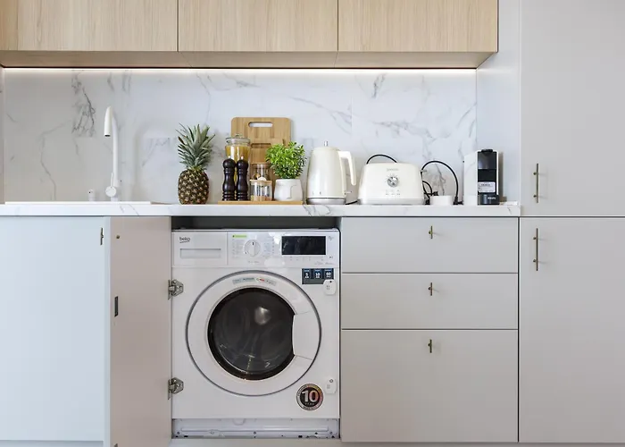 Celine - Infinity Pool & *